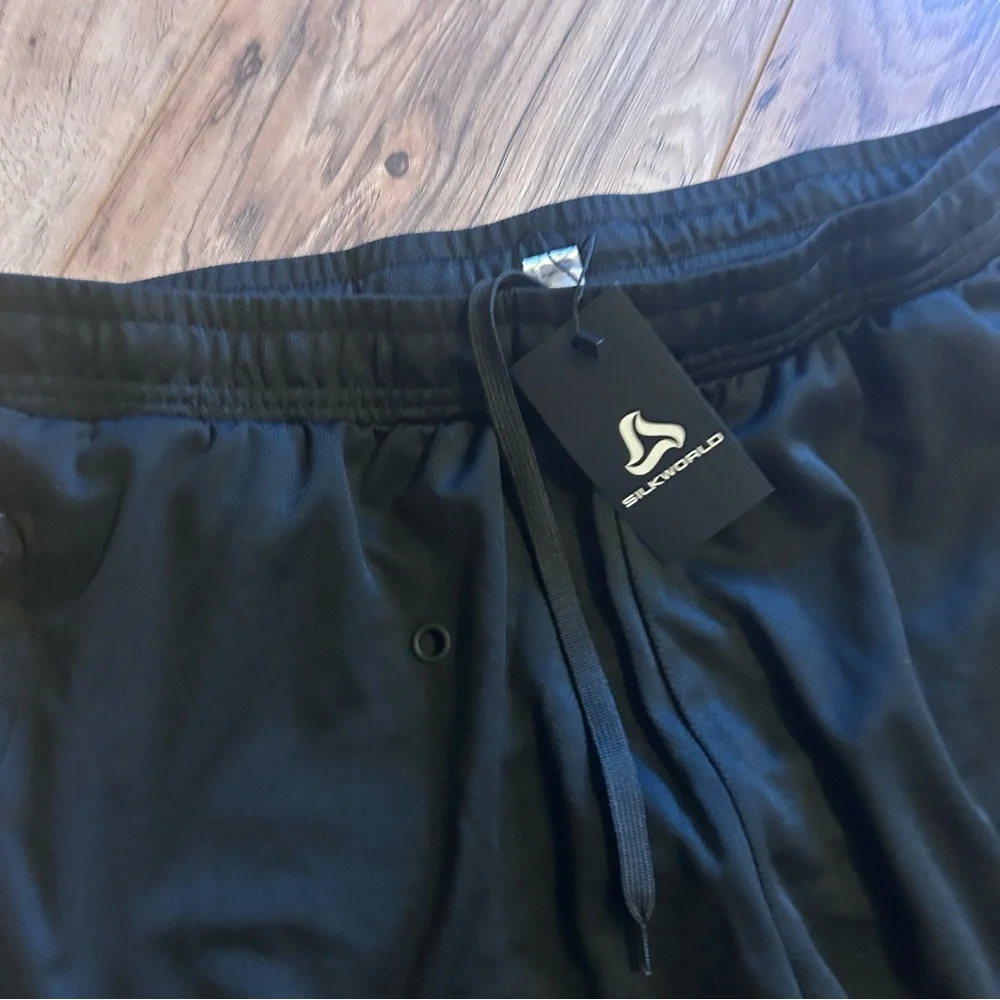2-in-1 Athletic Shorts with Compression Liner Leggings Black Men’s Small NWT